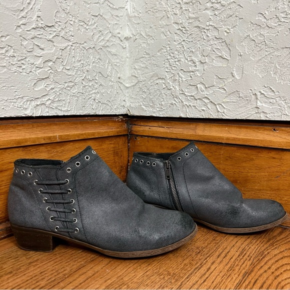 Minnetonka | Brenna Distressed Suede Booties - Picture 2 of 15